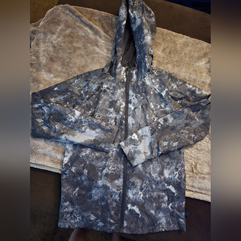 Windbreaker / Raincoat